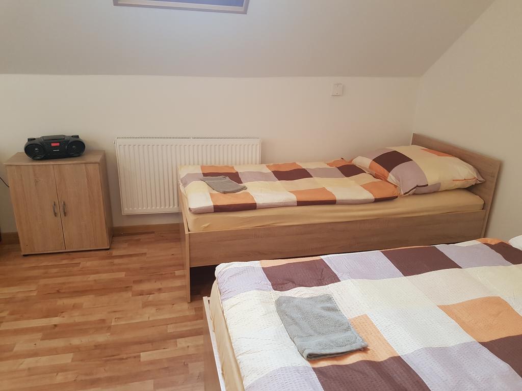 Ubytovani Zizkova Pacov Hotell Exteriör bild